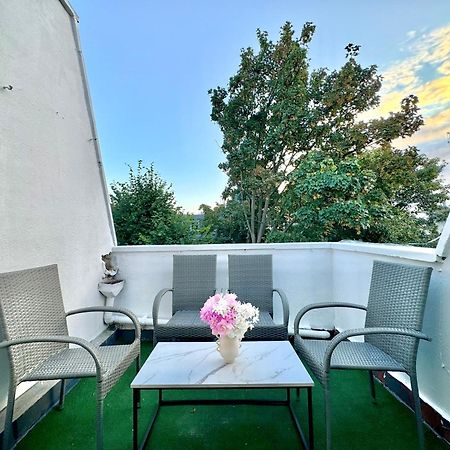 Newly Renovated Kensington 2 Bedroom Apartment With Balcony Near Harrods Sleeps 6, 2 Min Walk From Station لندن المظهر الخارجي الصورة