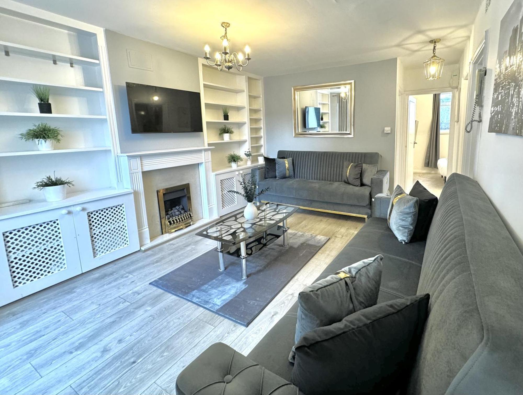 Newly Renovated Kensington 2 Bedroom Apartment With Balcony Near Harrods Sleeps 6, 2 Min Walk From Station لندن المظهر الخارجي الصورة