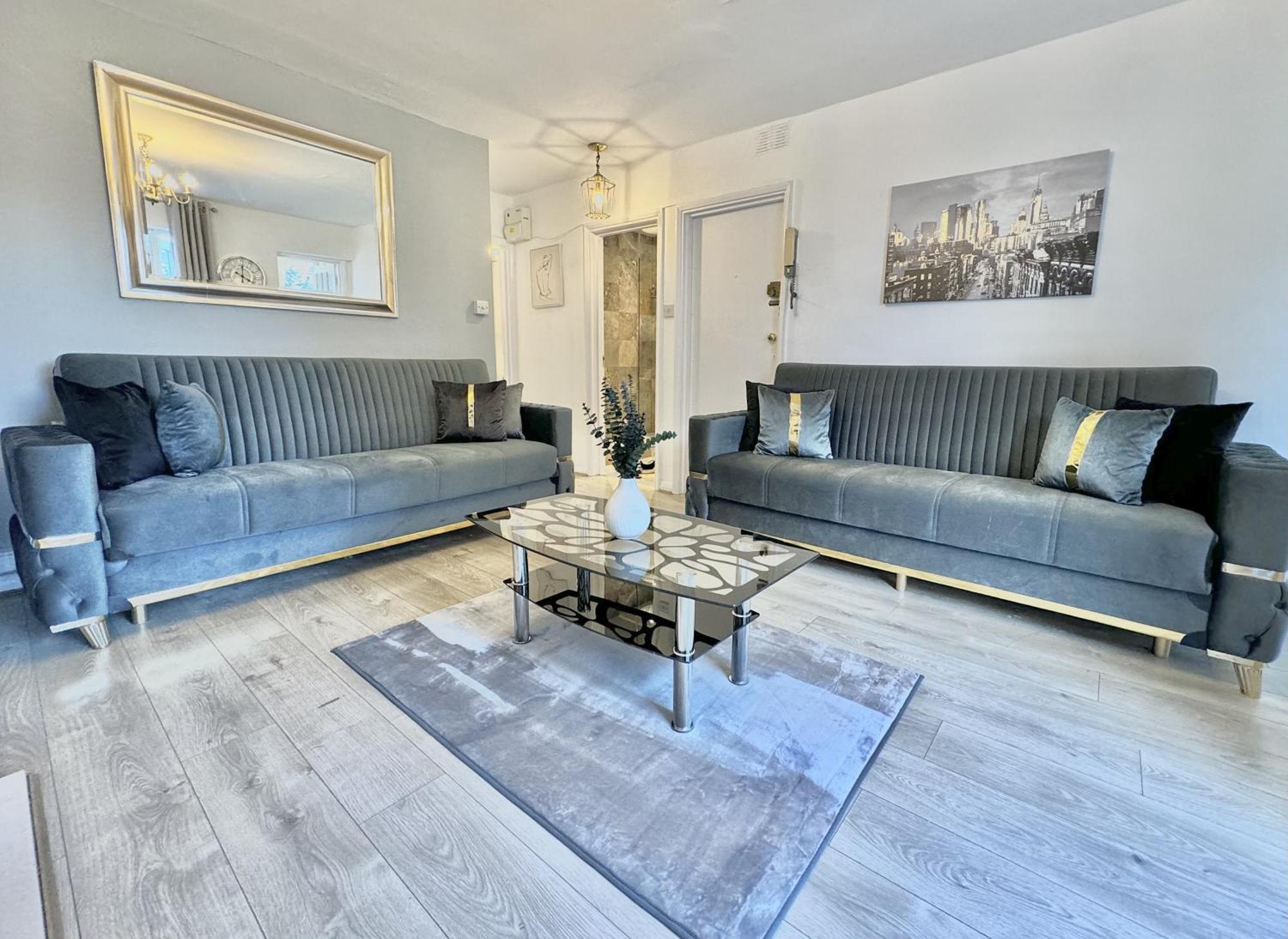 Newly Renovated Kensington 2 Bedroom Apartment With Balcony Near Harrods Sleeps 6, 2 Min Walk From Station لندن المظهر الخارجي الصورة