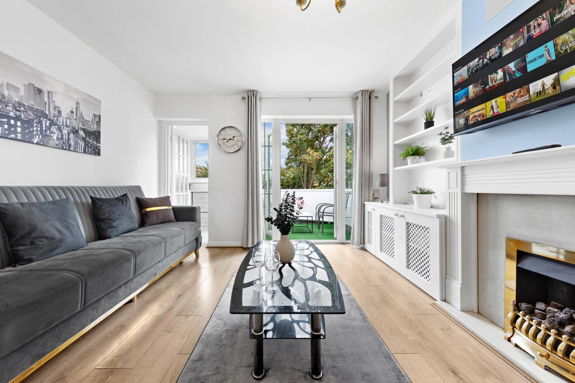 Newly Renovated Kensington 2 Bedroom Apartment With Balcony Near Harrods Sleeps 6, 2 Min Walk From Station لندن المظهر الخارجي الصورة