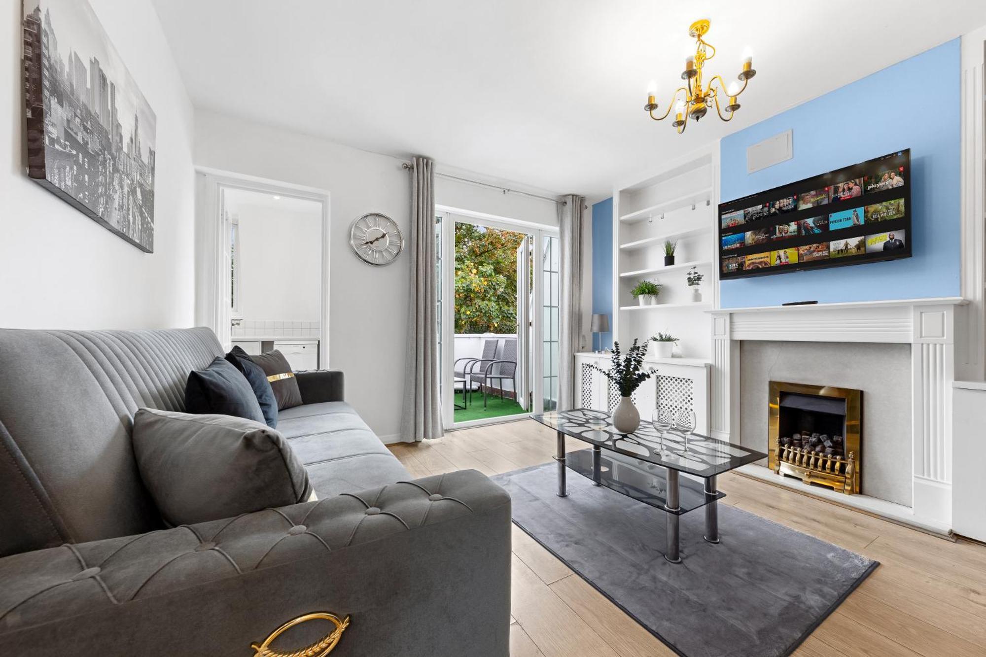 Newly Renovated Kensington 2 Bedroom Apartment With Balcony Near Harrods Sleeps 6, 2 Min Walk From Station لندن المظهر الخارجي الصورة