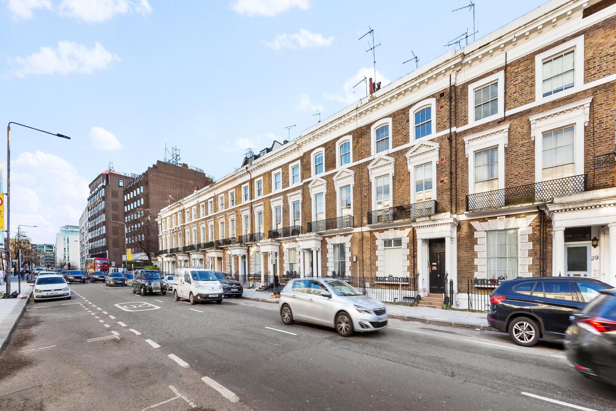 Newly Renovated Kensington 2 Bedroom Apartment With Balcony Near Harrods Sleeps 6, 2 Min Walk From Station لندن المظهر الخارجي الصورة