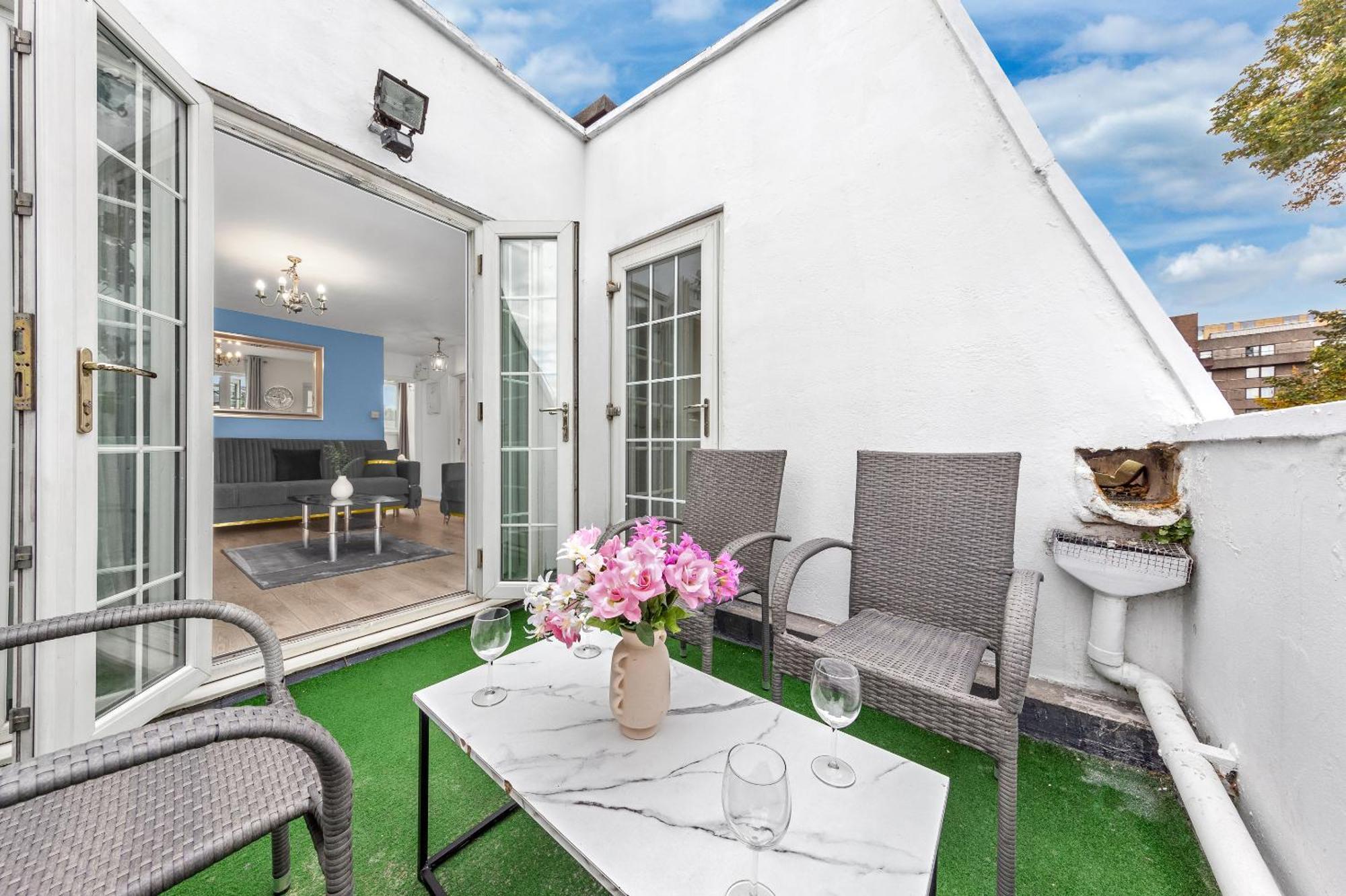 Newly Renovated Kensington 2 Bedroom Apartment With Balcony Near Harrods Sleeps 6, 2 Min Walk From Station لندن المظهر الخارجي الصورة
